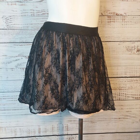 Womans 3 Layer Lace Skirt Size Small - Picture 2 of 12